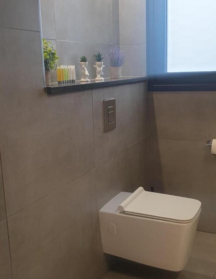 Deluxe 1 Bed Ayios Dometios Apartment *